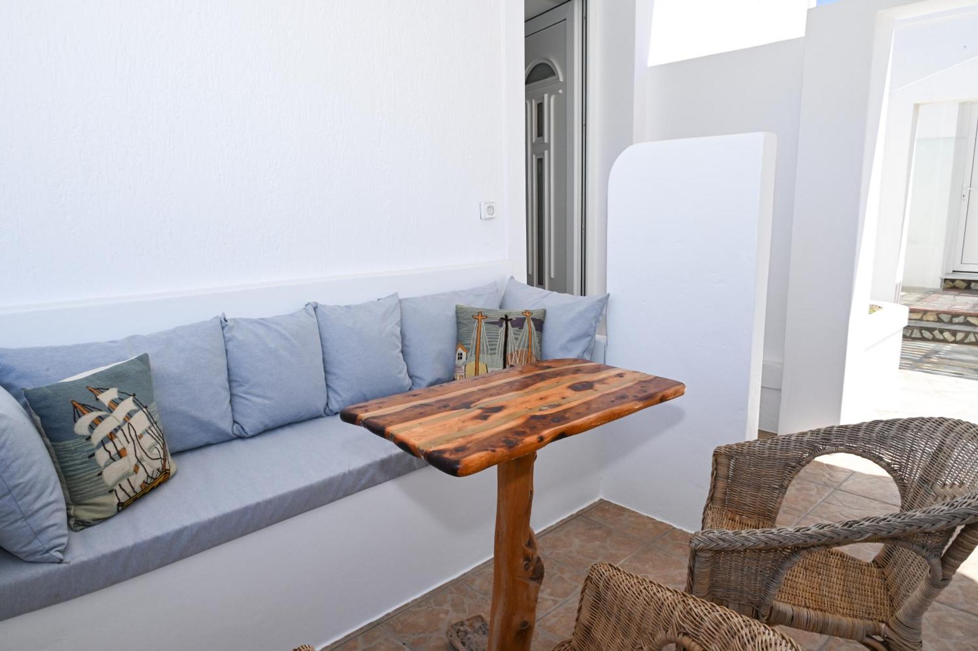 Papafragas Studios Pachaina